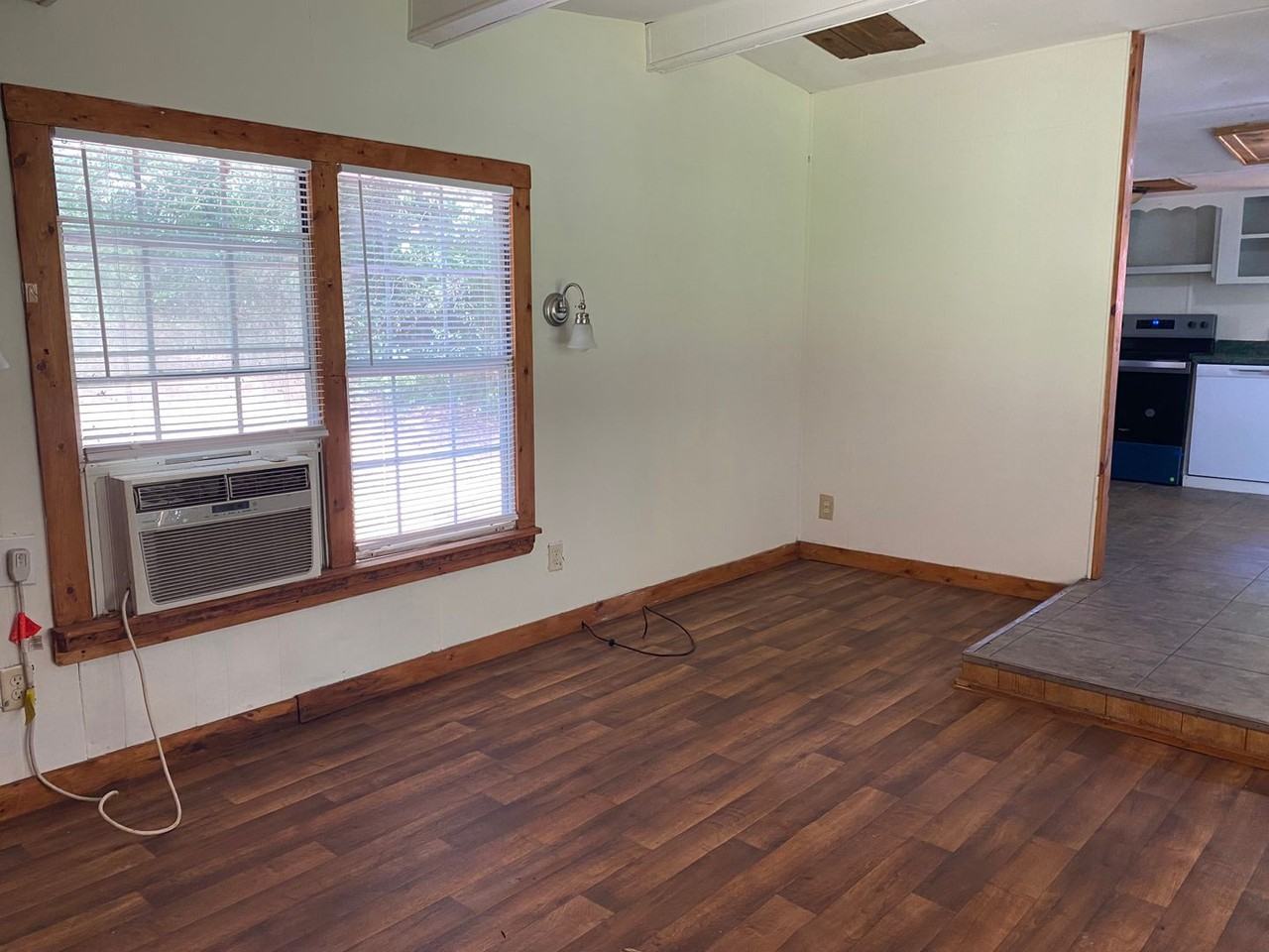 474 Whitehall Rd - Photo 4 of 11