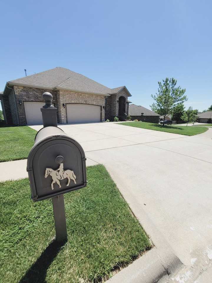 1614 N Oakfair Pl - Photo 2 of 50