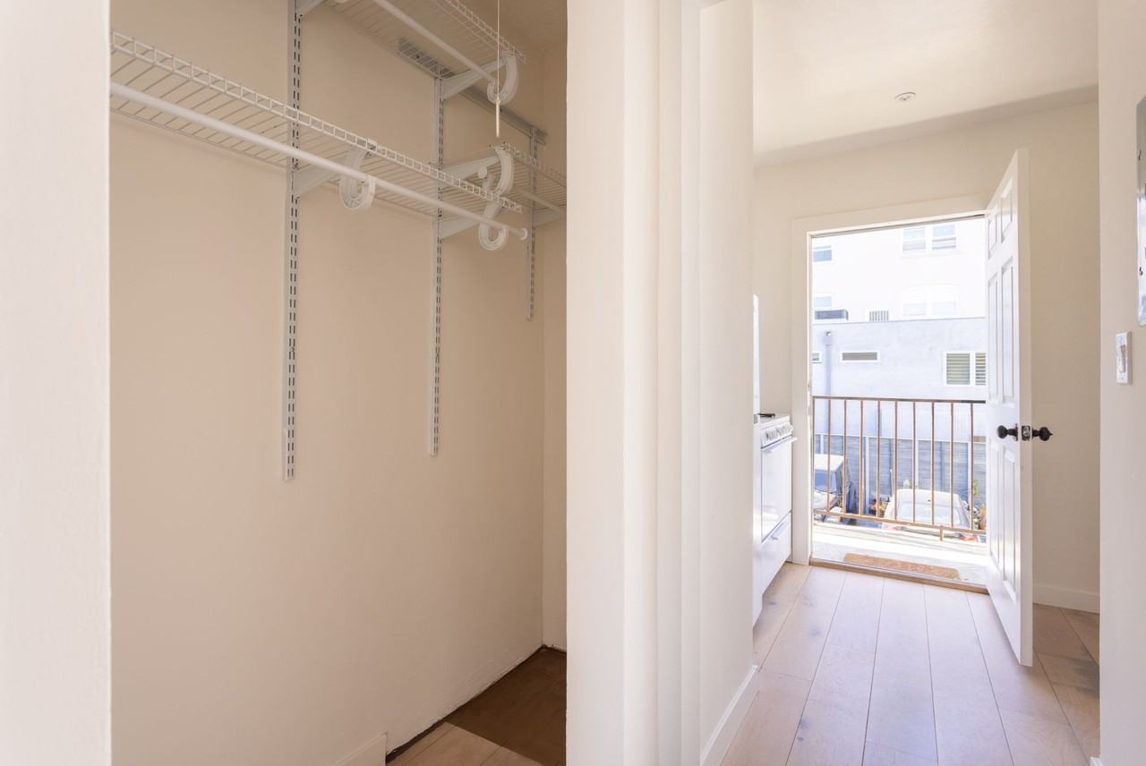 True Oceanfront Living in Venice - Photo 2 of 4