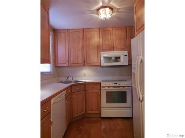 1830 Kingsbury Ave - Photo 3 of 18