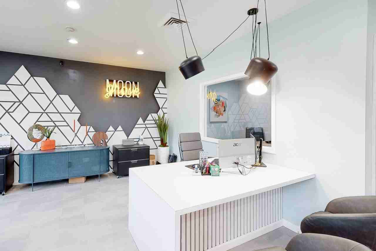 The Pearl Apartments - Photo 3 of 17