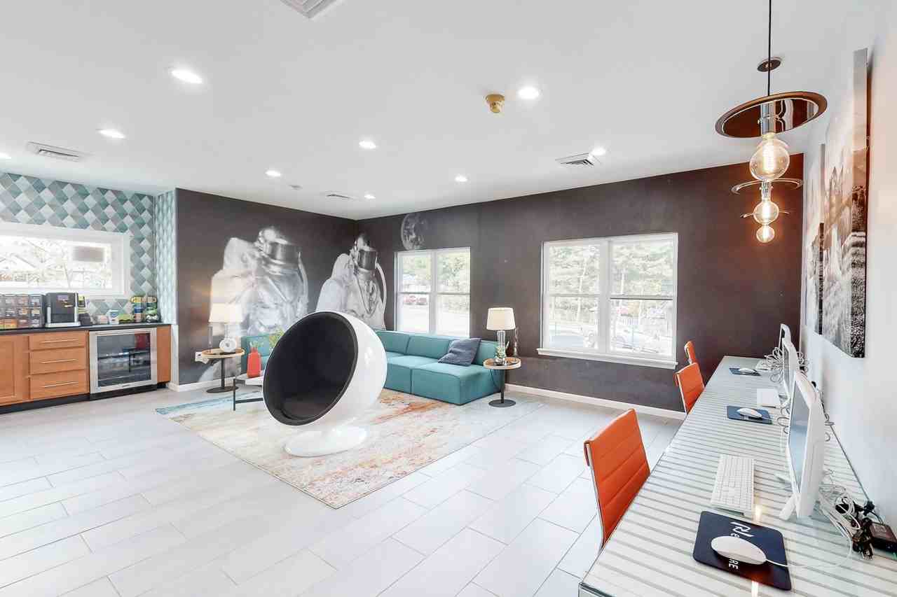 The Pearl Apartments - Photo 6 of 17