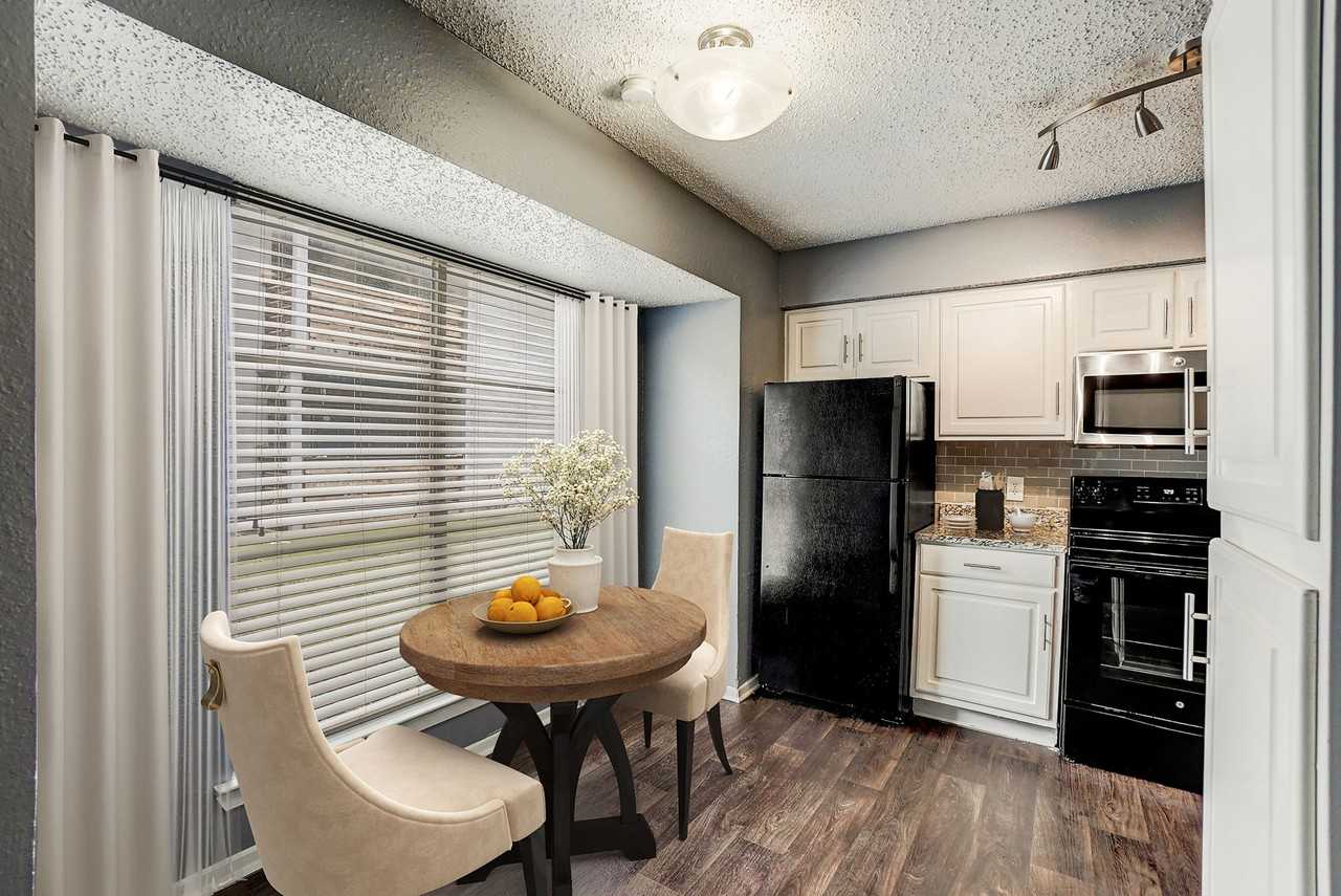 The View at Lake Highlands - Photo 4 of 38