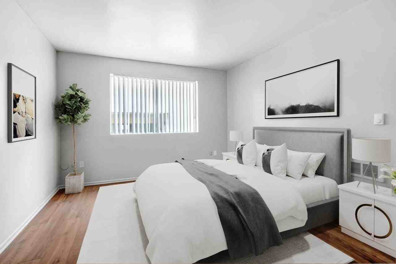 Sherman Plaza Apartments - Photo 4 of 14