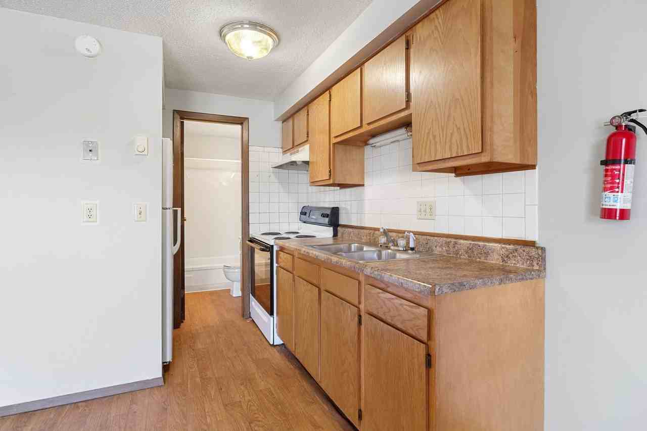 1813 S Clark St - Photo 7 of 22