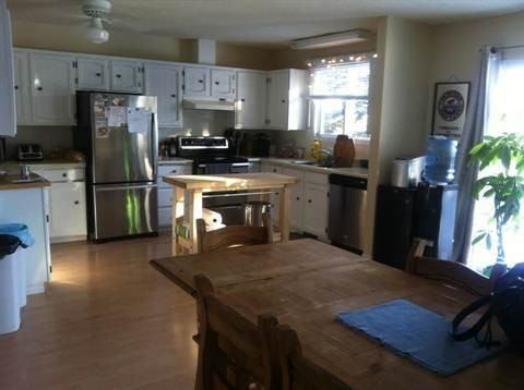 811 12 Ave Se - Photo 2 of 8