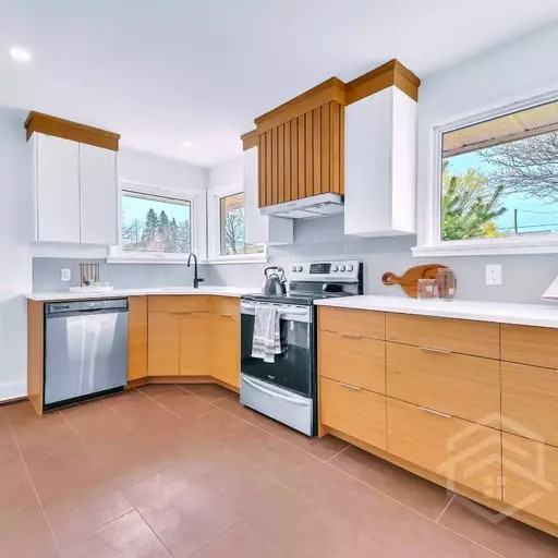 229 Woodworth Cres - Photo 2 of 11