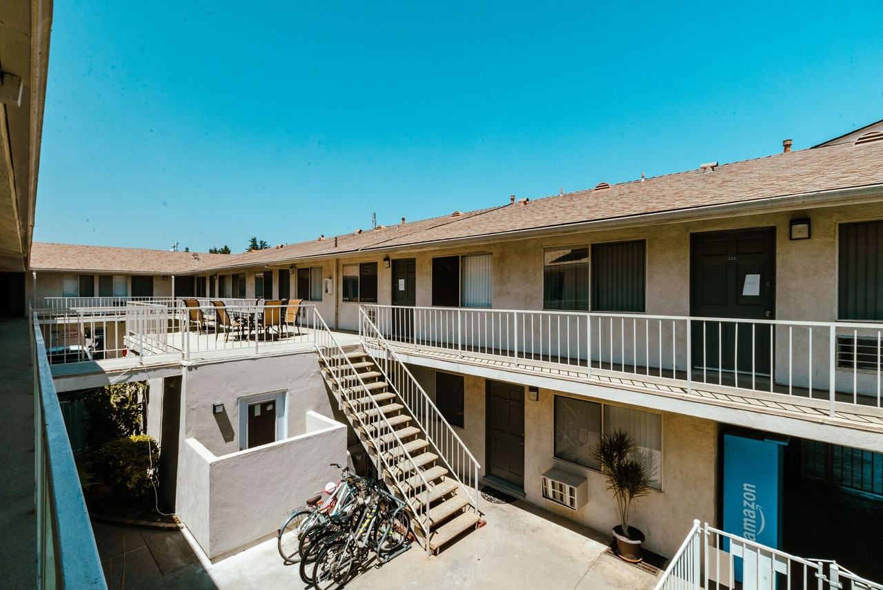 18407 Dearborn Street - Photo 6 of 50