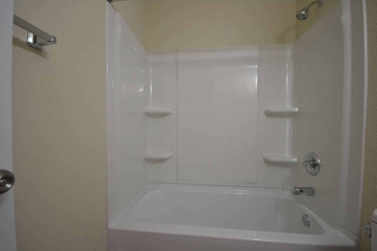 217 W College St - Photo 7 of 13