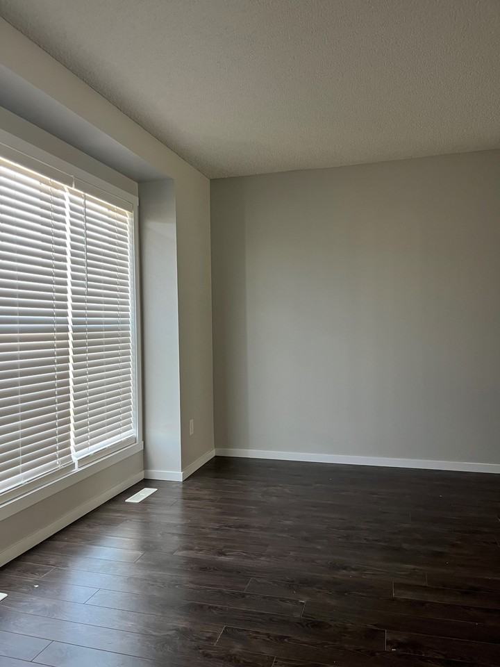 3 beds 2.5 baths Townhouse * Double Garage Included*Pets Negotiable* - Photo 2 of 21