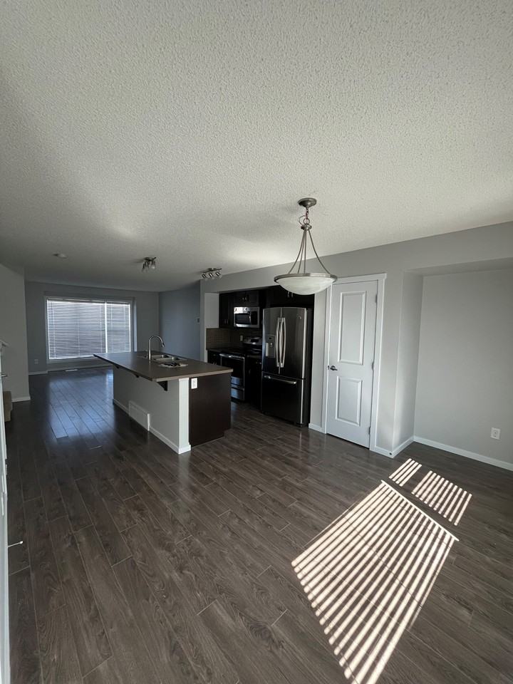 3 beds 2.5 baths Townhouse * Double Garage Included*Pets Negotiable* - Photo 3 of 21