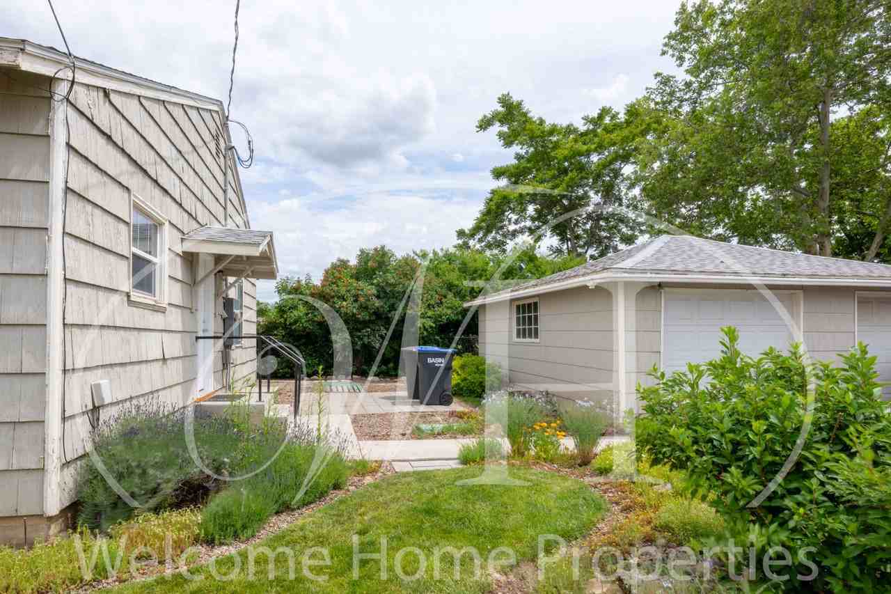1235 Boyer Ave - Photo 3 of 19