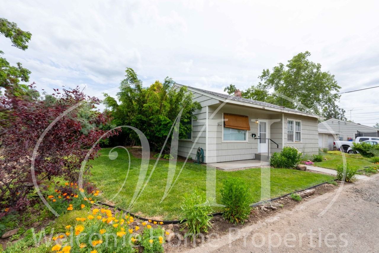 1235 Boyer Ave - Photo 4 of 19