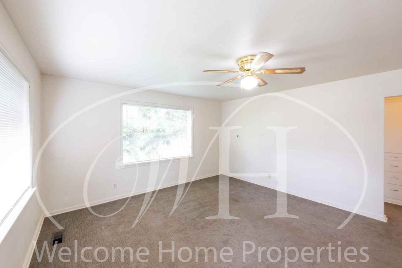 1235 Boyer Ave - Photo 5 of 19