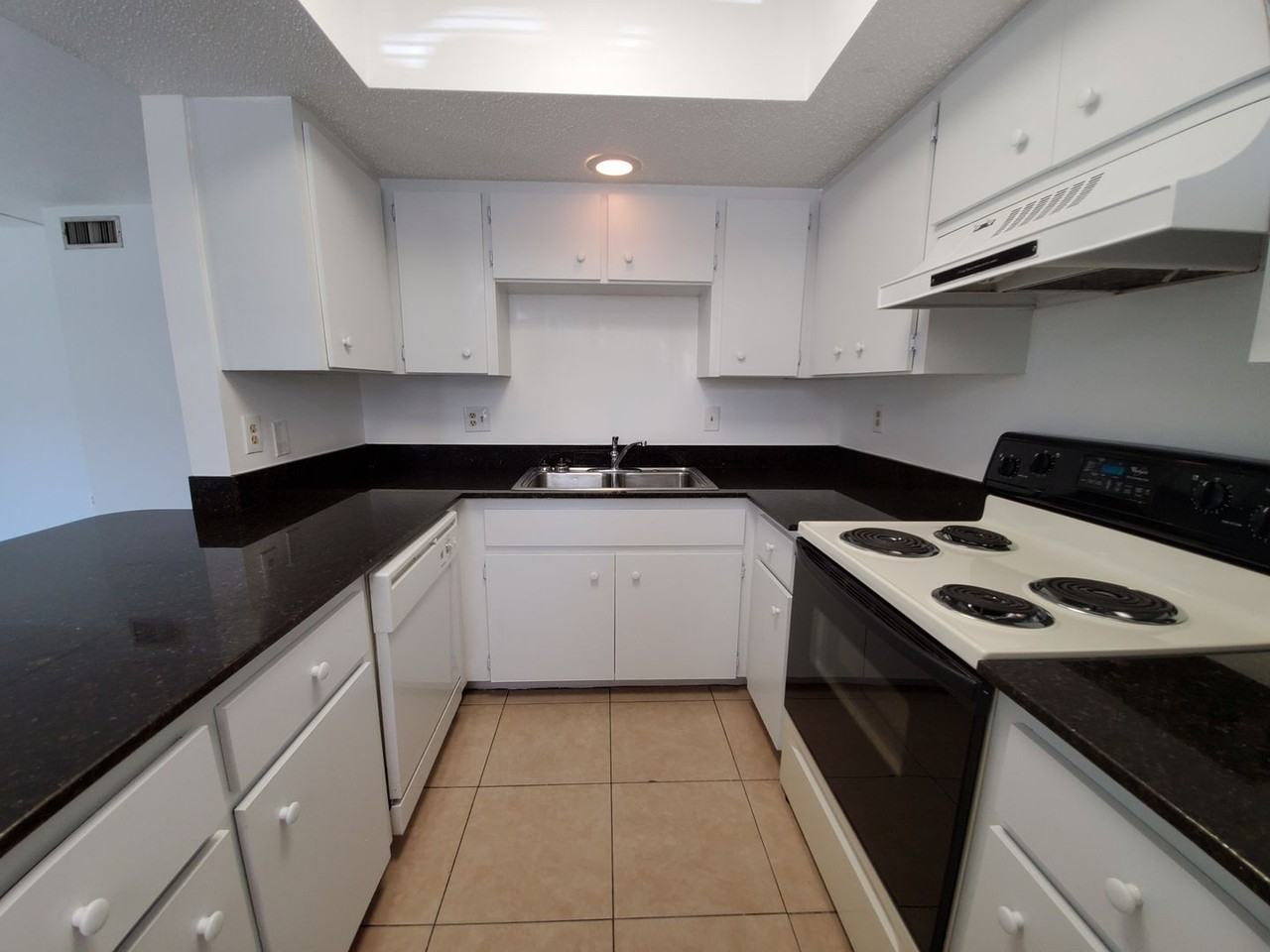 504 Barcelona Avenue - Photo 5 of 25