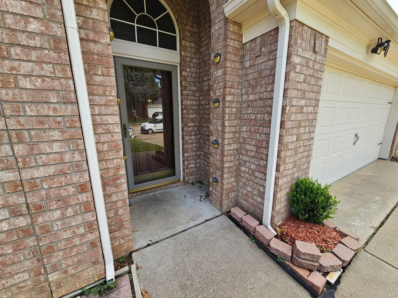 1128 Marshall Dr - Photo 3 of 49