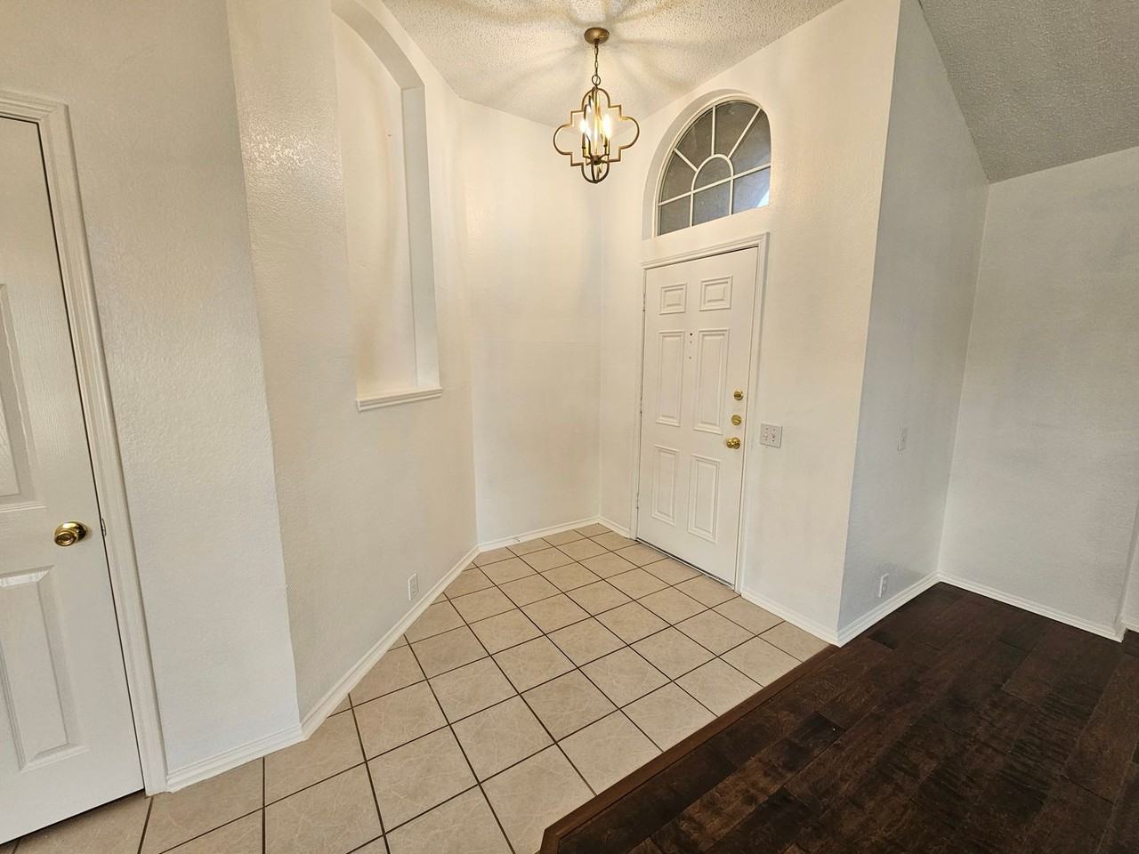 1128 Marshall Dr - Photo 4 of 49