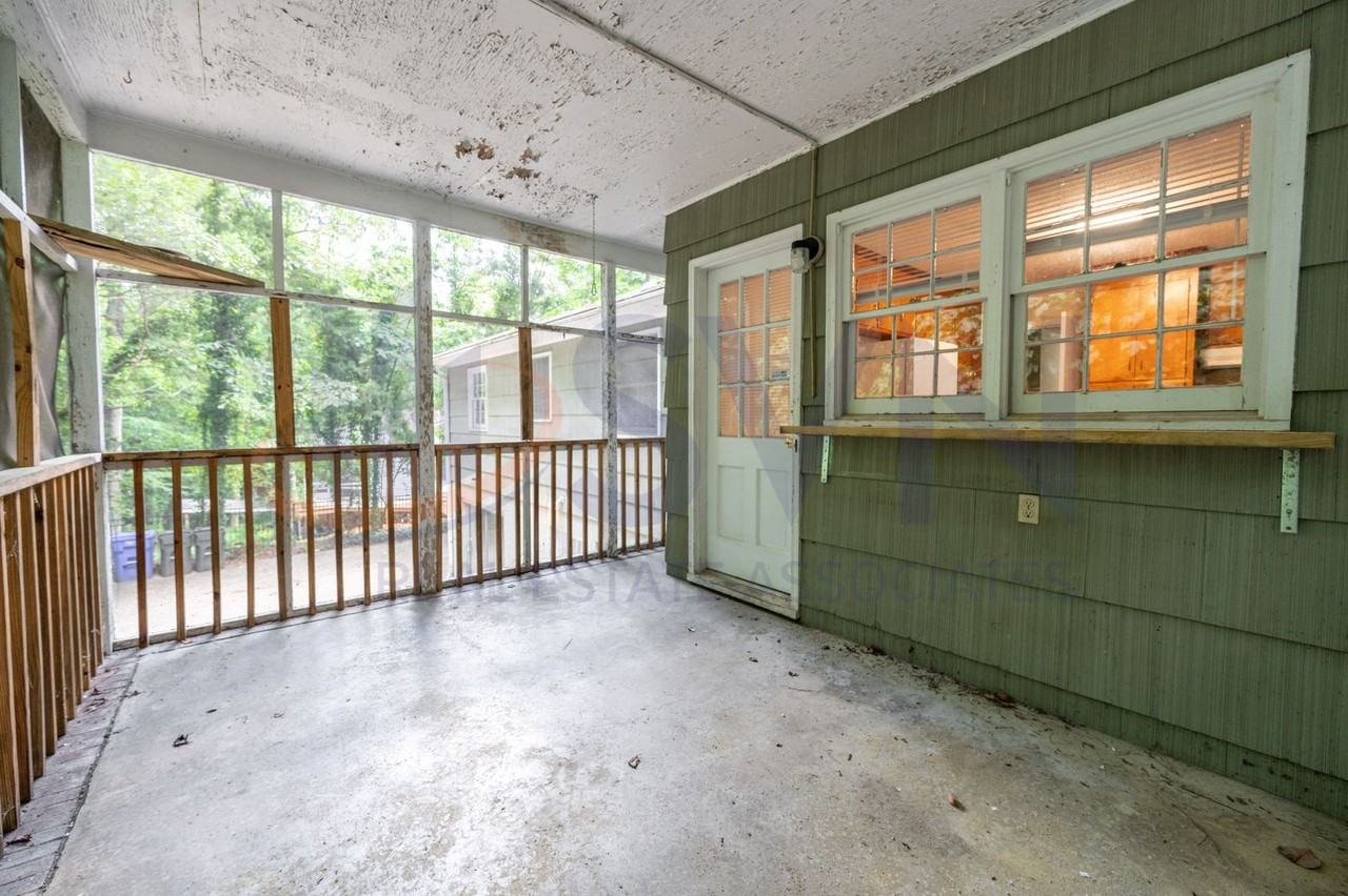 406 N Estes Dr - Photo 3 of 27