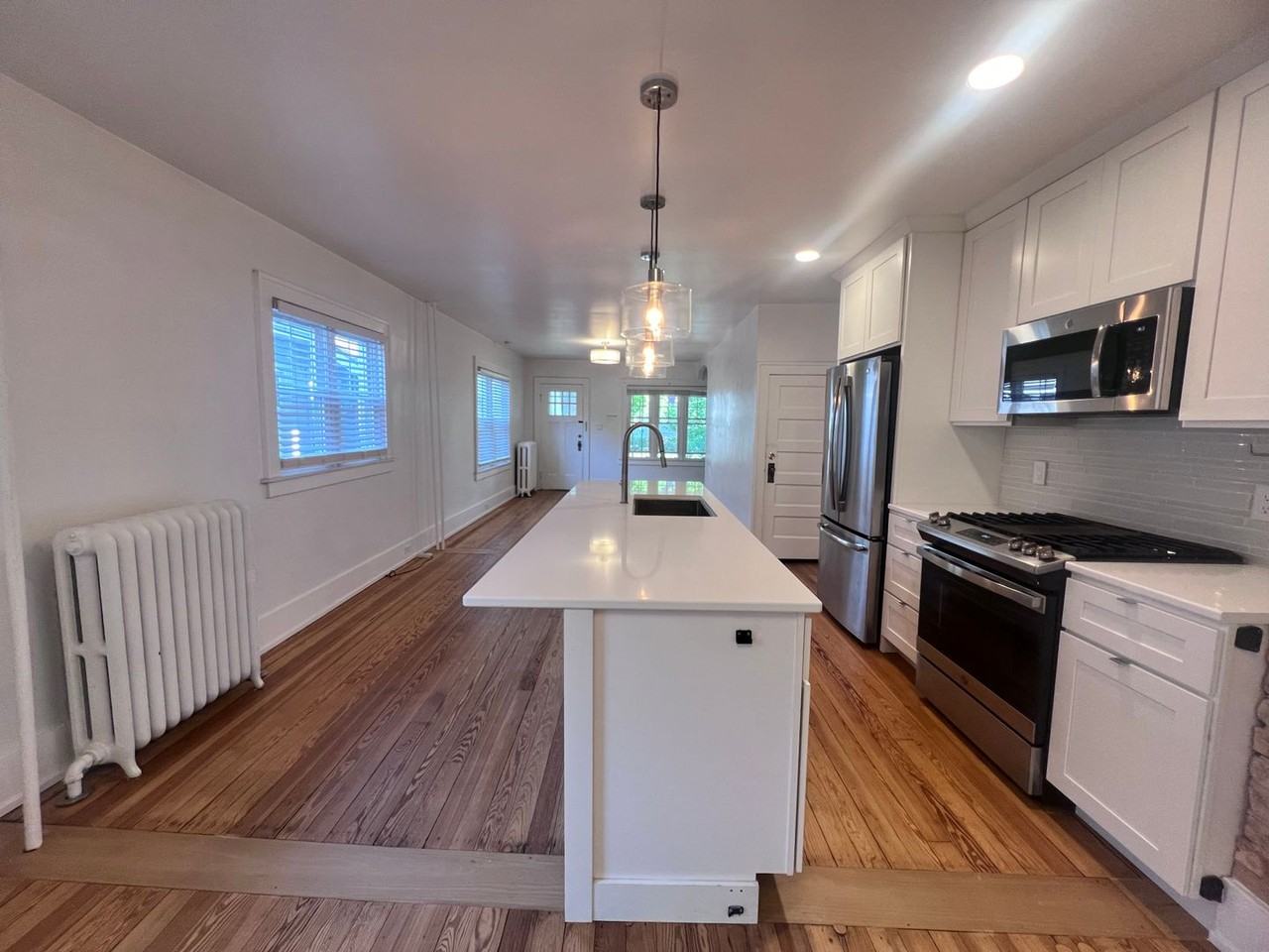 748 Crescent St Ne - Photo 3 of 29