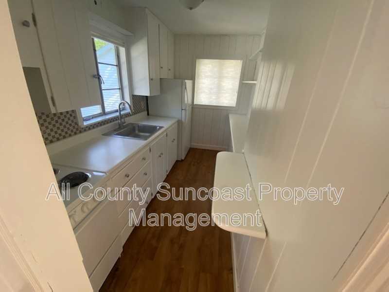 2511 1/2 7th St N - Photo 2 of 4