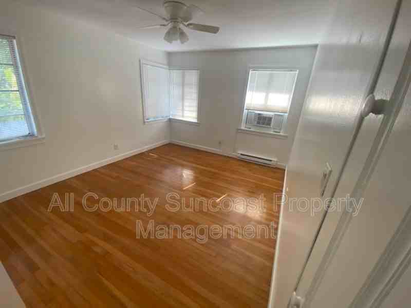 2511 1/2 7th St N - Photo 3 of 4