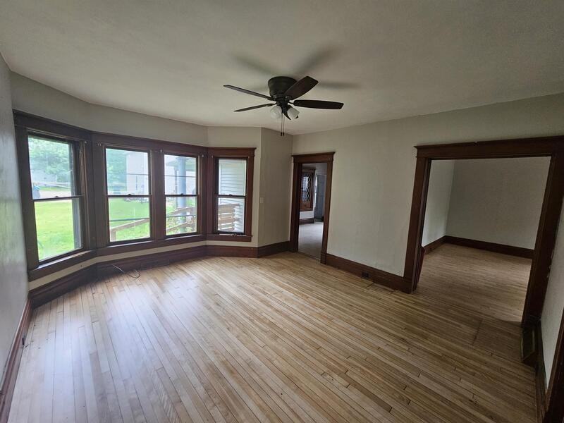 206 N State St - Photo 2 of 8
