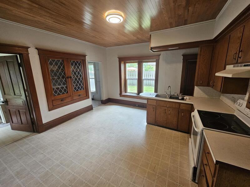 206 N State St - Photo 4 of 8