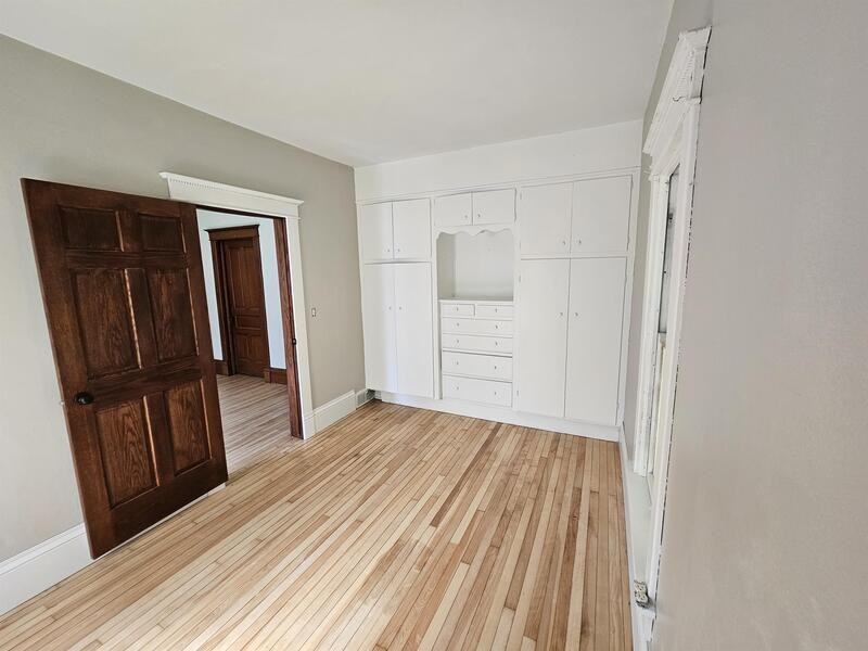 206 N State St - Photo 7 of 8