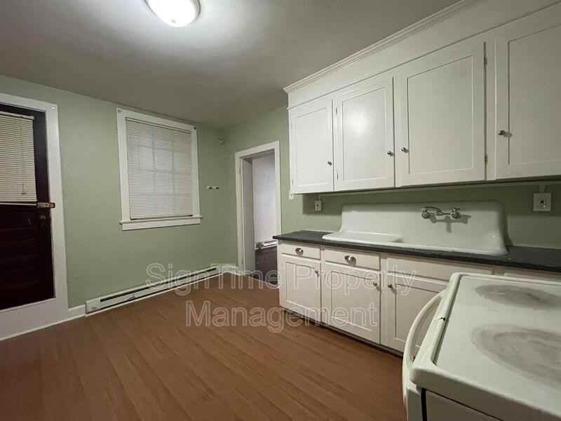 48 E Franklin St #2W - Photo 3 of 11