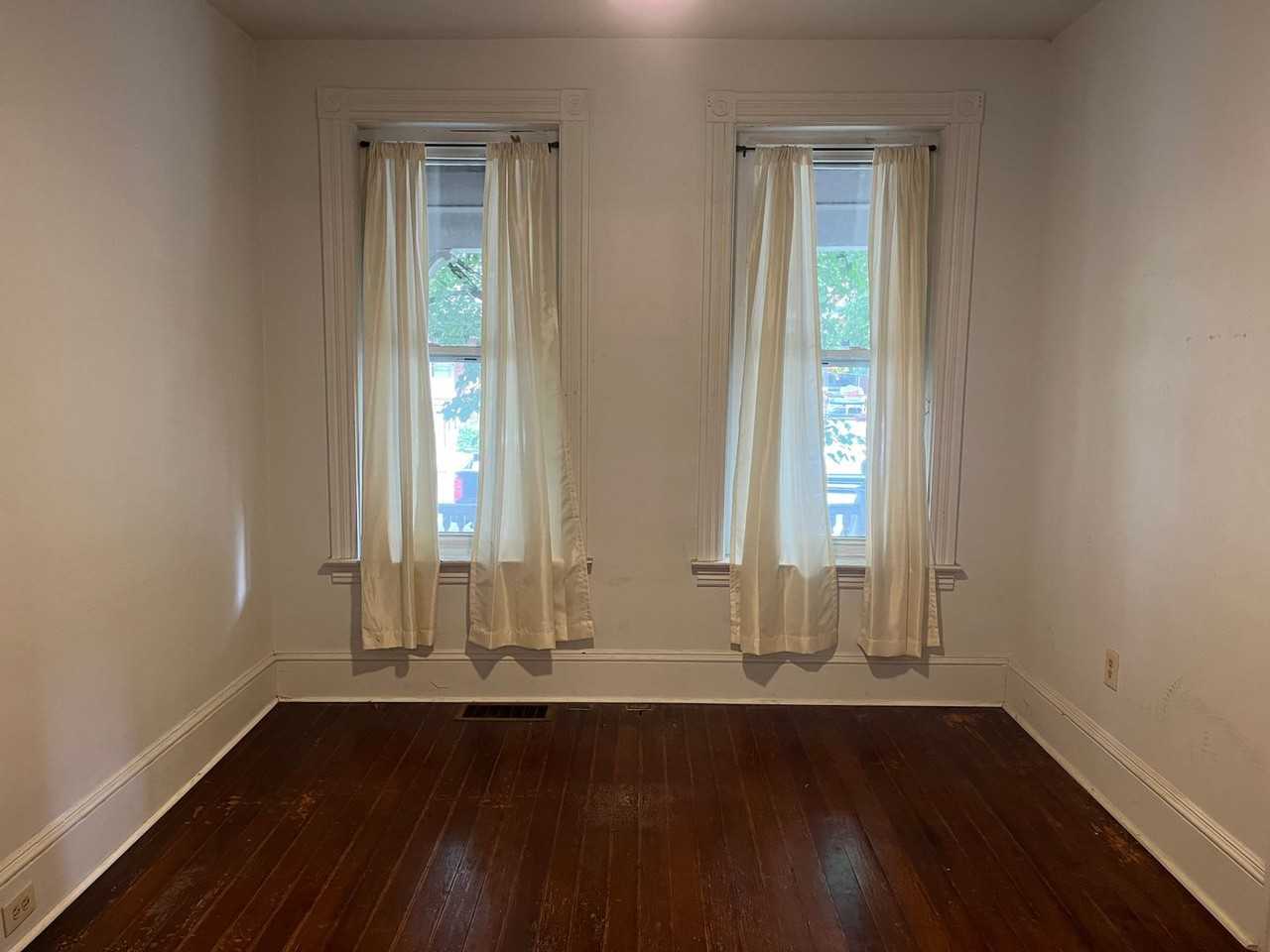 562 W Lemon St - Photo 4 of 16