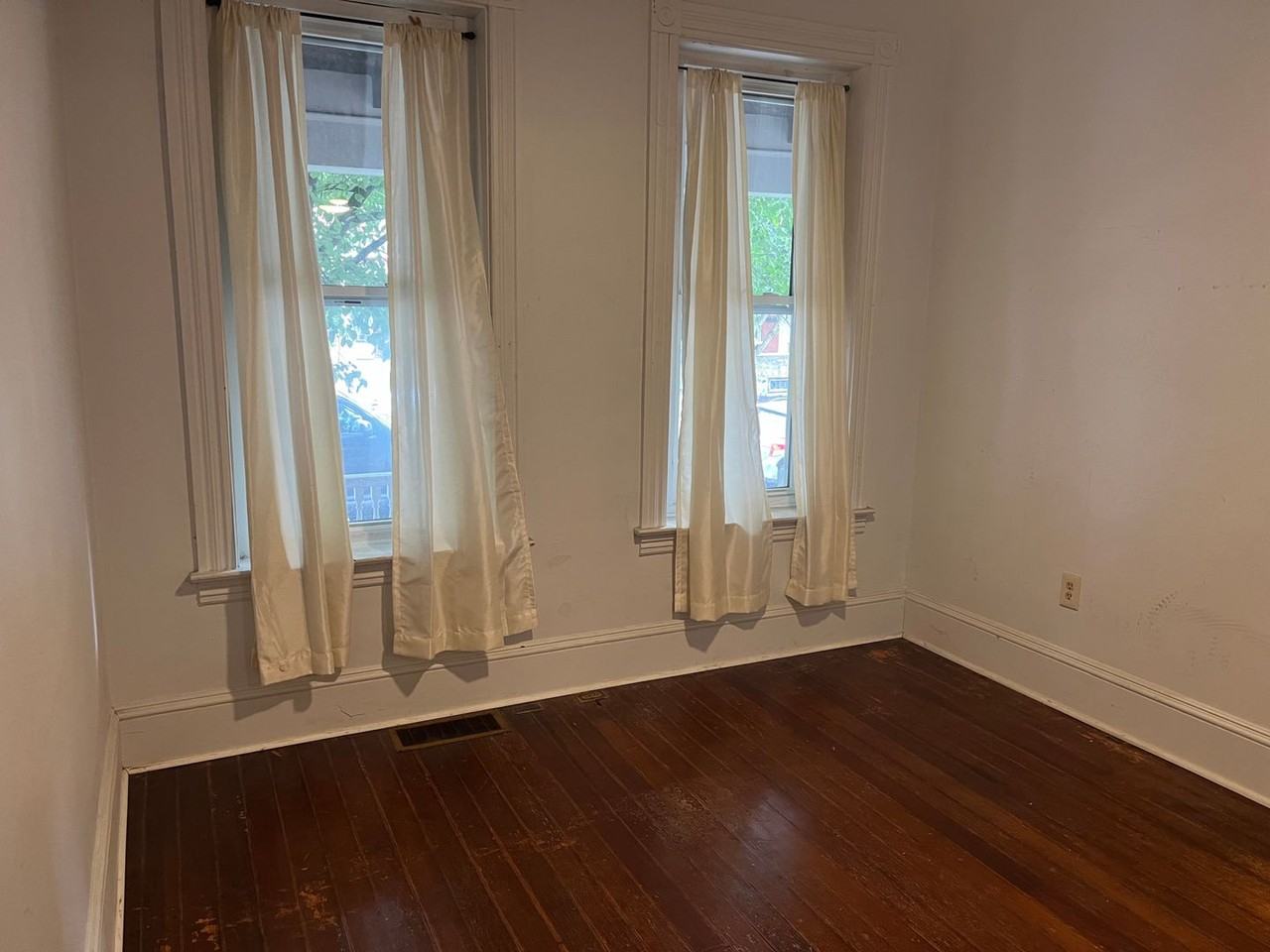 562 W Lemon St - Photo 5 of 16