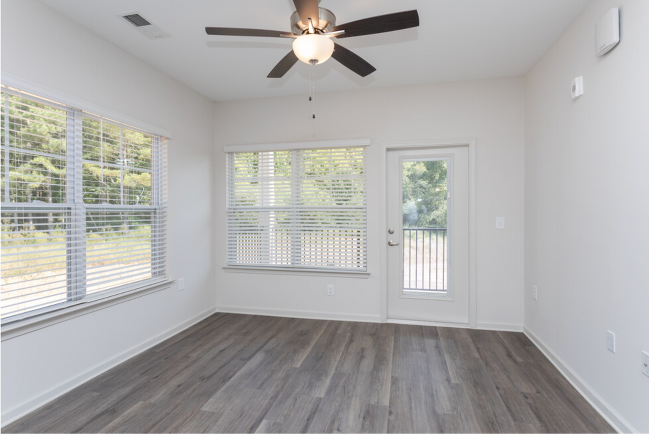 100 Grove Cir - Photo 4 of 12