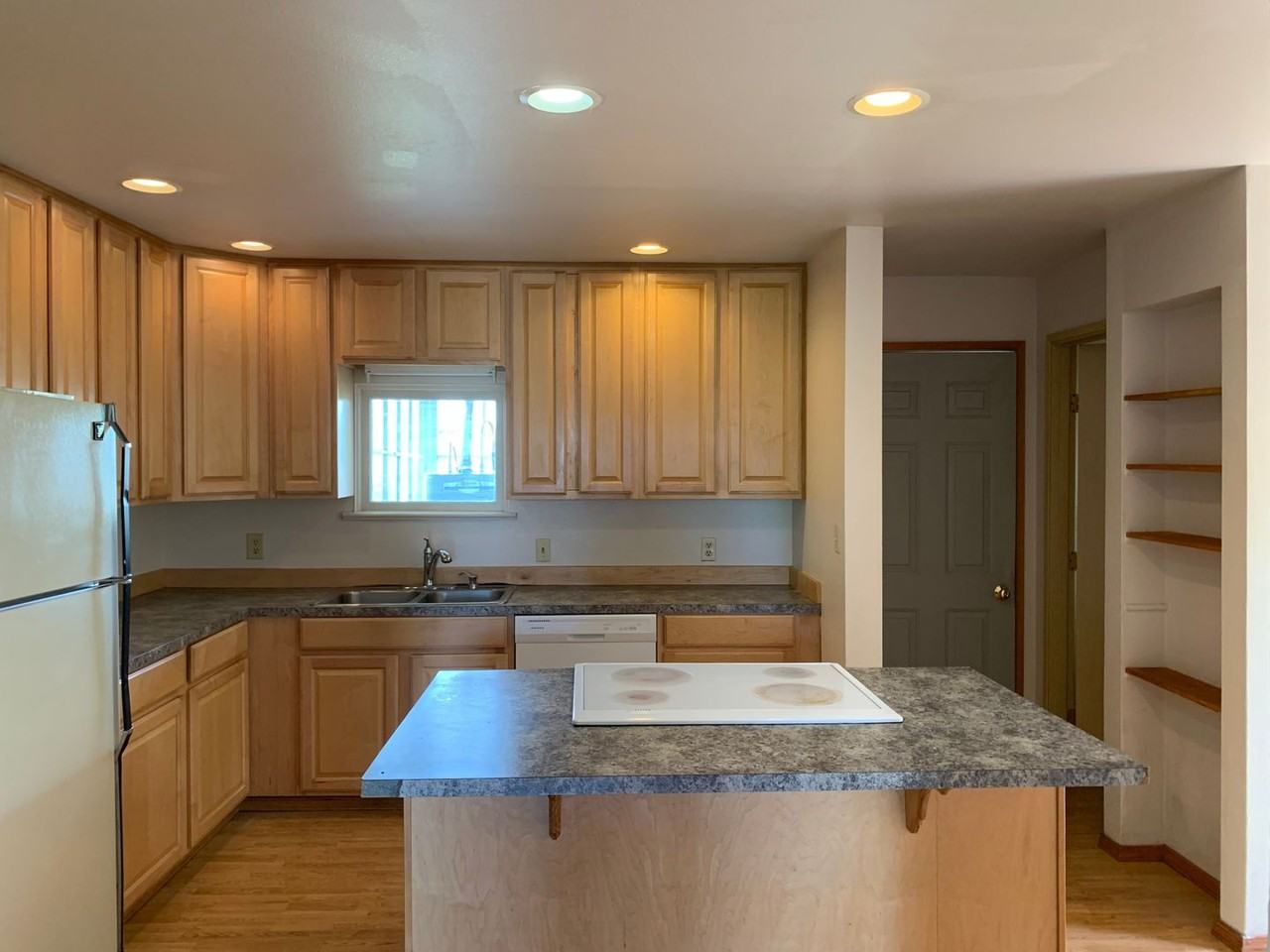 2728 Franklin St - Photo 2 of 24