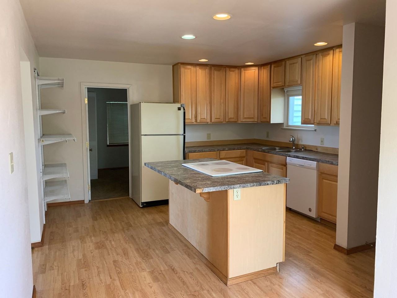 2728 Franklin St - Photo 3 of 24