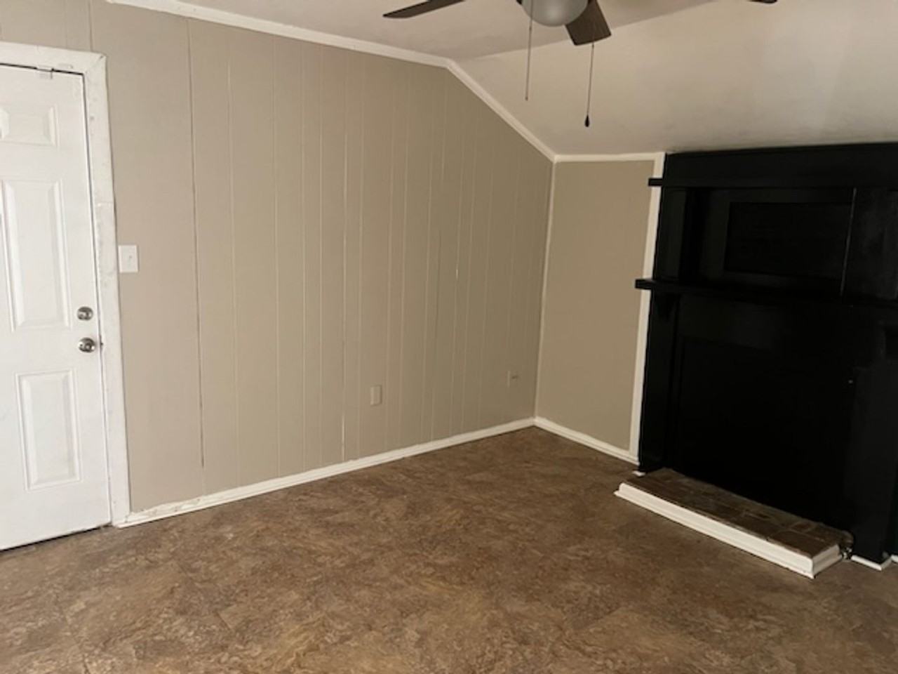 824 Combs St - Photo 5 of 11