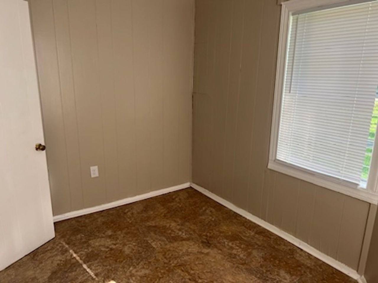 824 Combs St - Photo 6 of 11