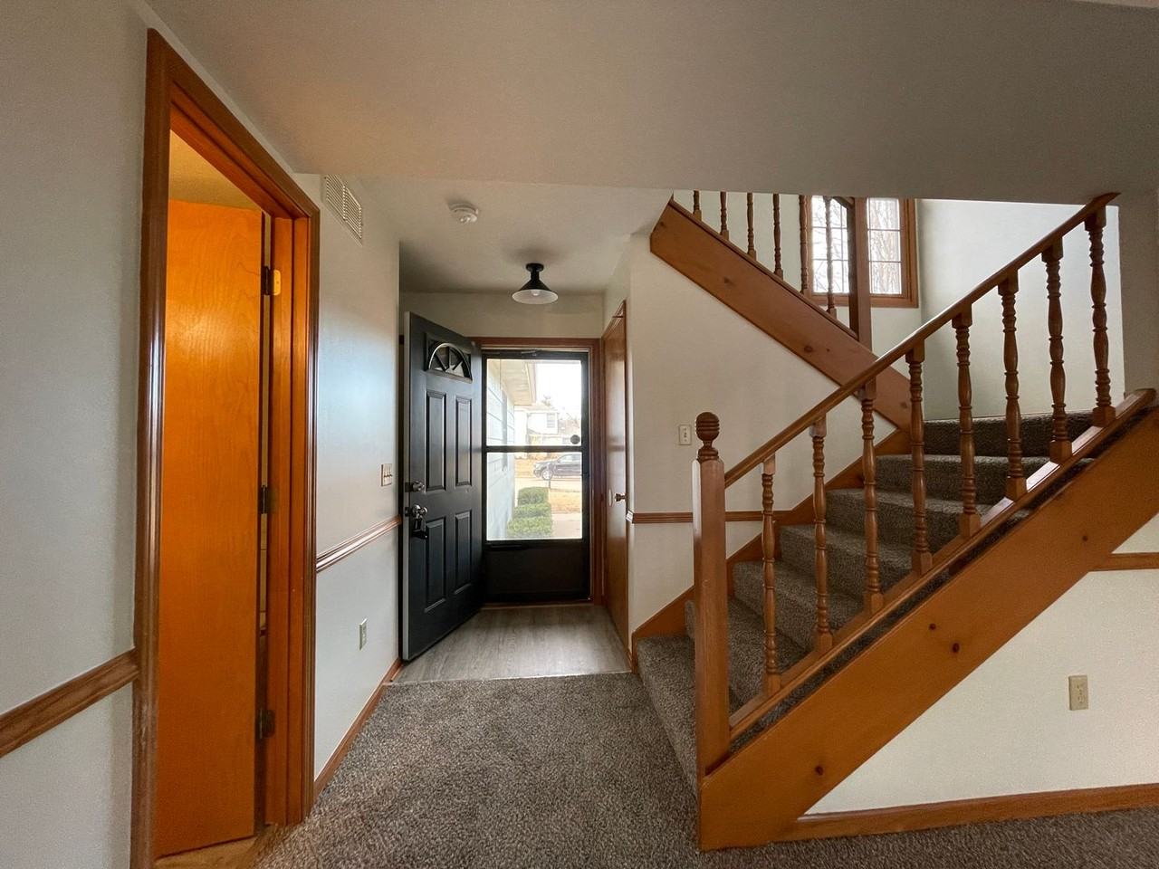 3301 Abbey Cir - Photo 3 of 26
