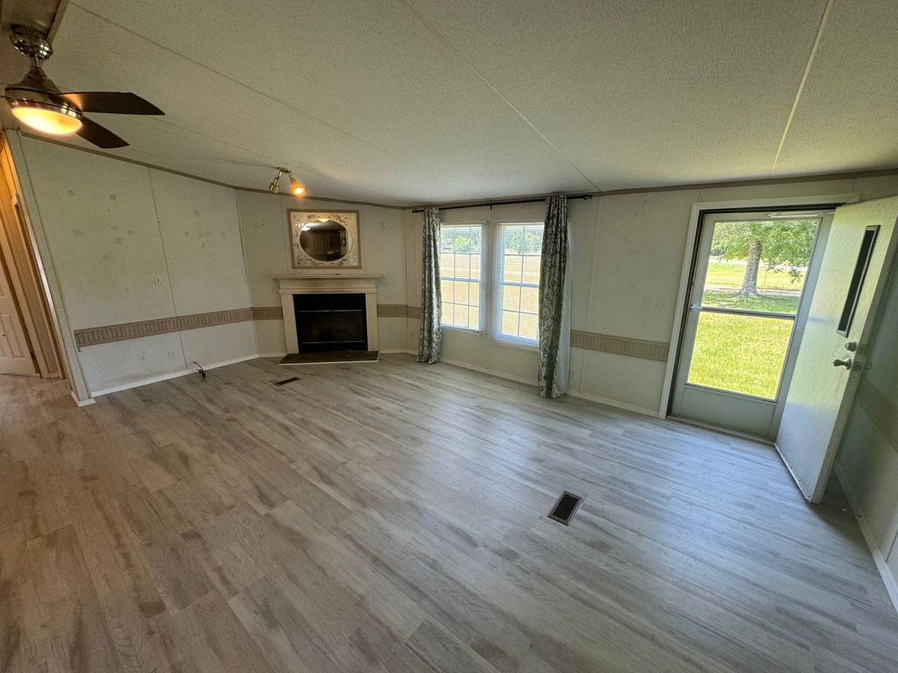 8163 Tidwell Rd - Photo 3 of 24