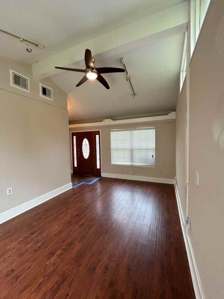 204 Lightsey Rd - Photo 2 of 25