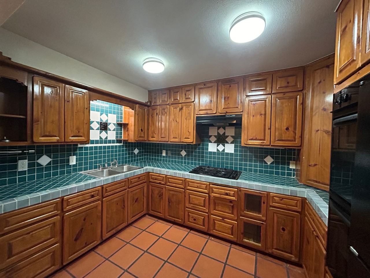 204 Lightsey Rd - Photo 3 of 25