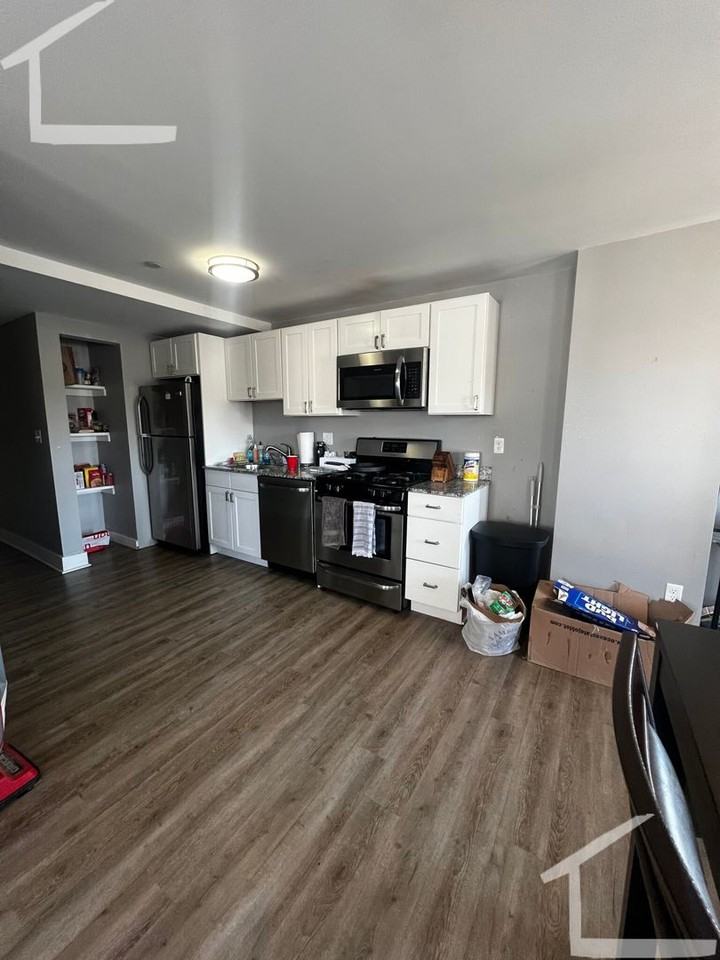 884 E 2nd St - Photo 4 of 12