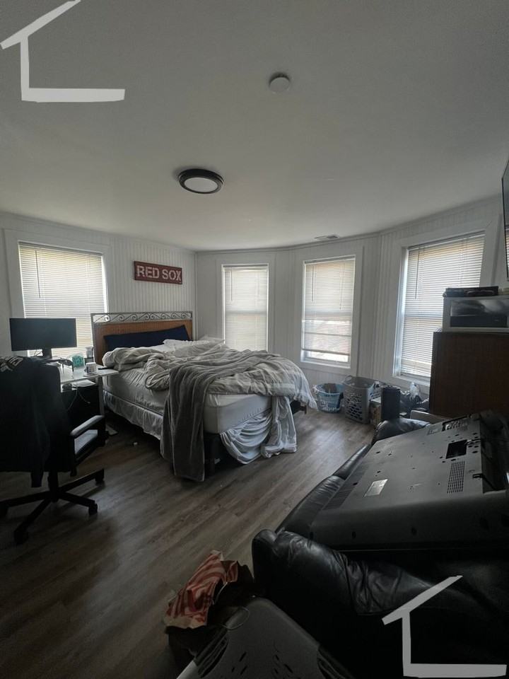 884 E 2nd St - Photo 6 of 12