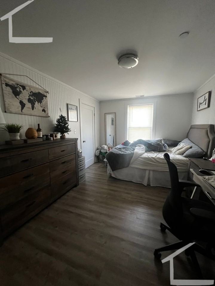 884 E 2nd St - Photo 7 of 12