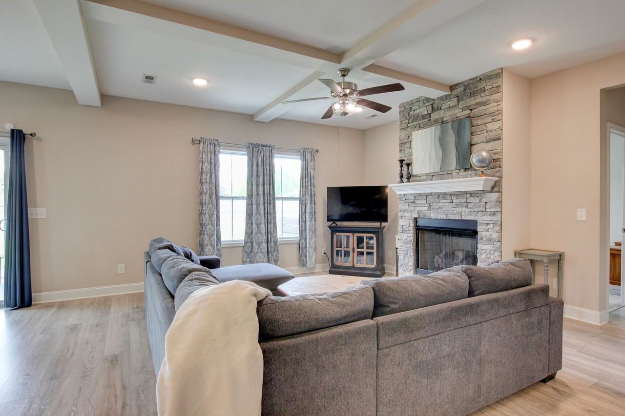 1107 Eagles View Dr - Photo 2 of 14