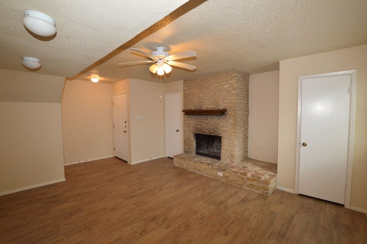 9023 Sawtooth Lane - Photo 5 of 10