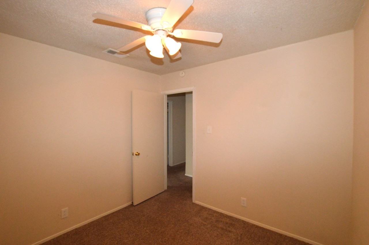 9023 Sawtooth Lane - Photo 6 of 10