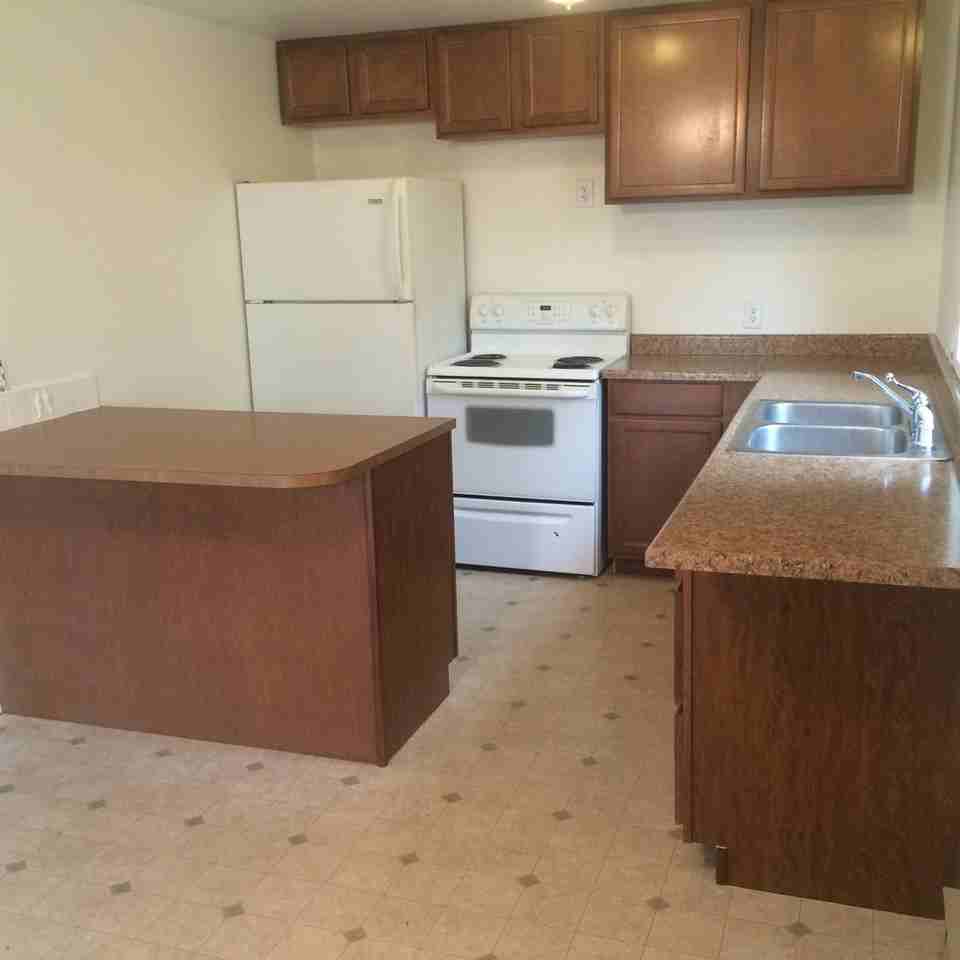 2211 Yew St - Photo 2 of 9