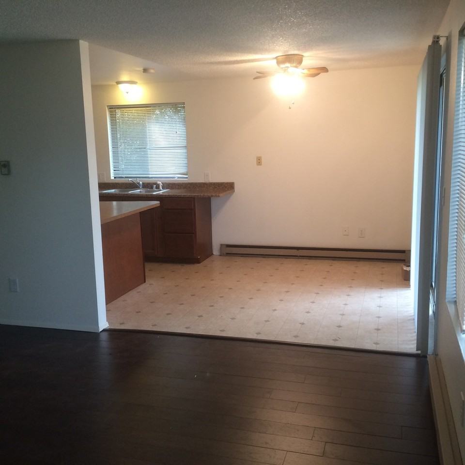 2211 Yew St - Photo 3 of 9