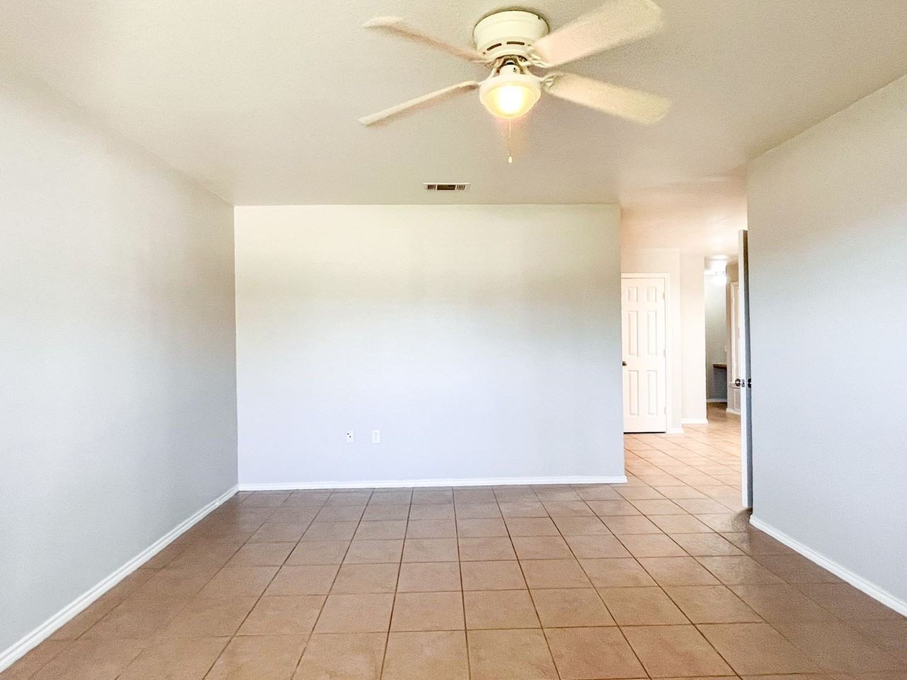 1716 Ute Trl - Photo 3 of 17