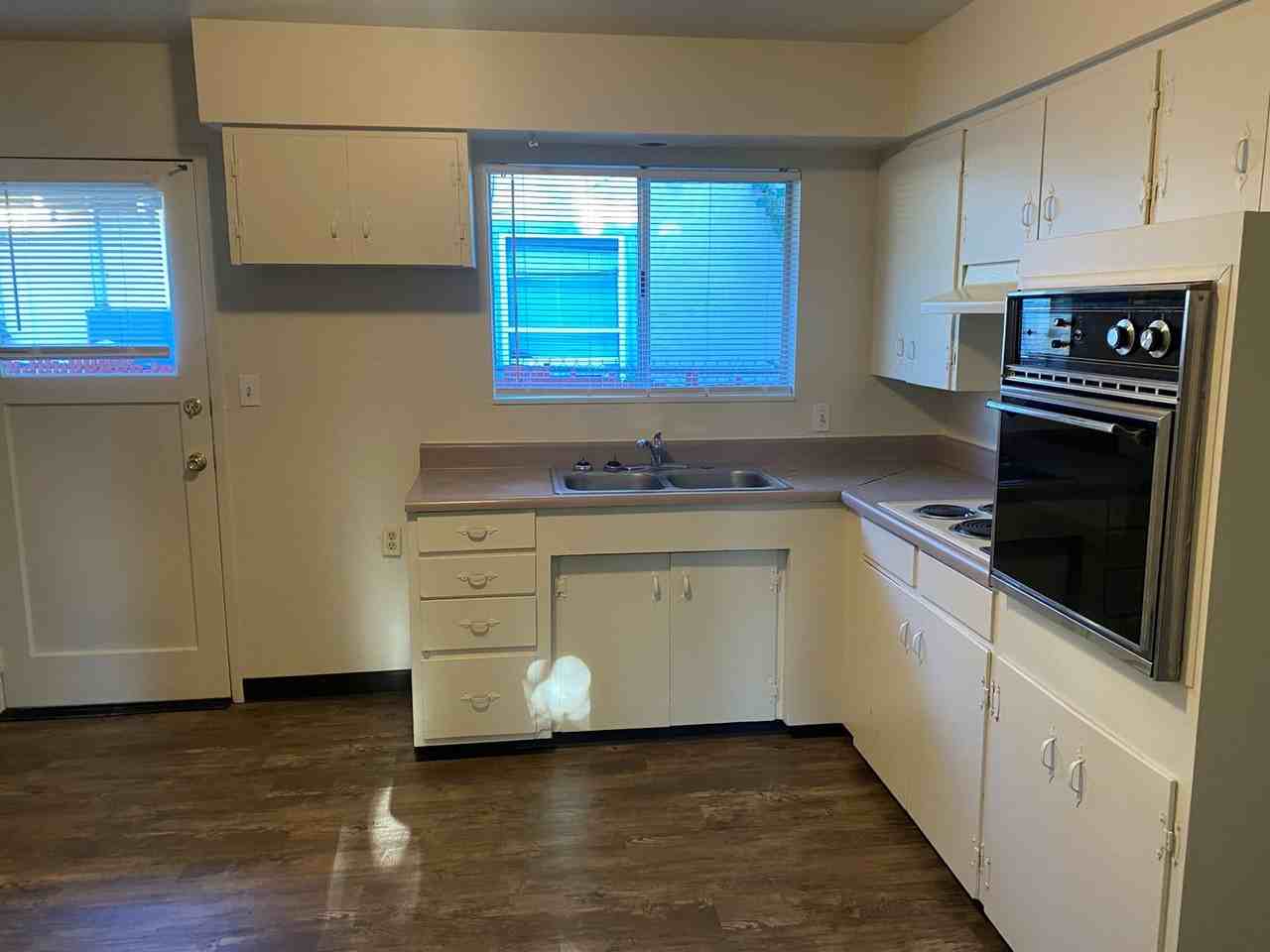 820,822 & 824 West Street - Photo 3 of 9